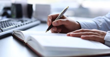 Grafologia – czym jest i co bada? Kim jest grafolog?