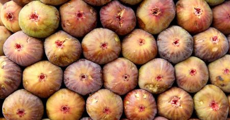 Obniża poziom cholesterolu i dba o serce. Ten owoc kupisz teraz taniej