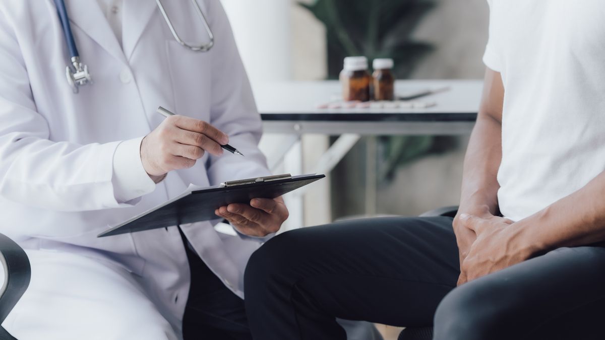 Liszaj twardzinowy to choroba, która manifestuje się długotrwałym stanem zapalnym skóry i obecnością białych zmian o charakterze grudek.