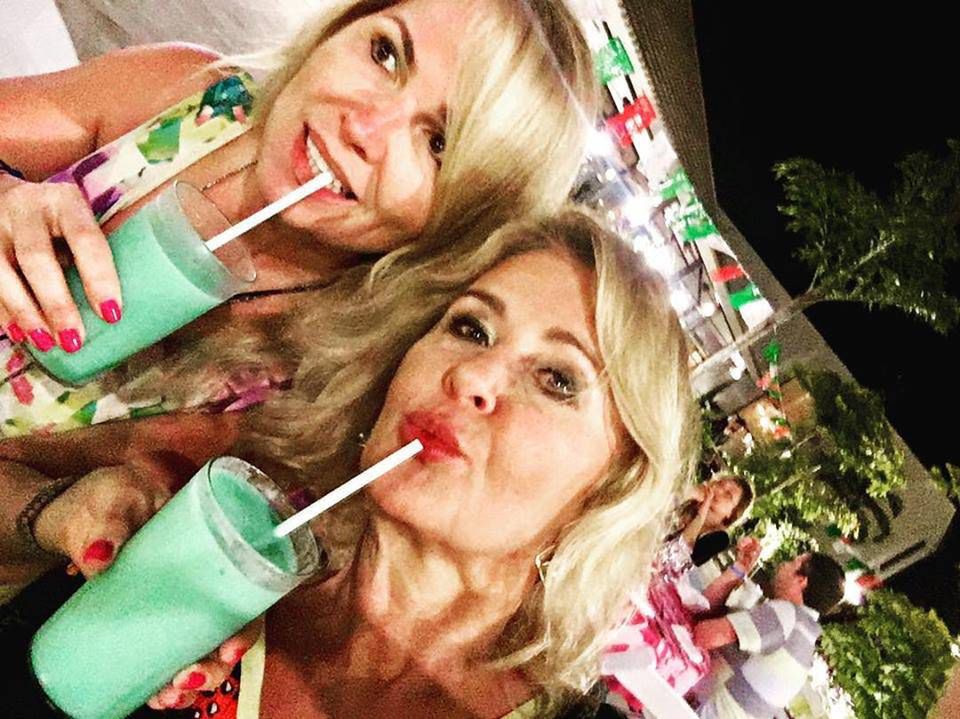Majka Jeżowska i Anna Jurksztowicz szaleją w bikini i są jak wino