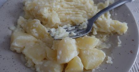 Nie dodawaj do ziemniaków. "Trzustka musi pracować na pełnych obrotach"