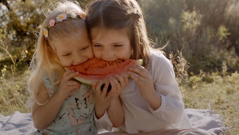 Jedzenie arbuzów, oprócz walorów smakowych, przynosi orzeźwienie i gasi pragnienie