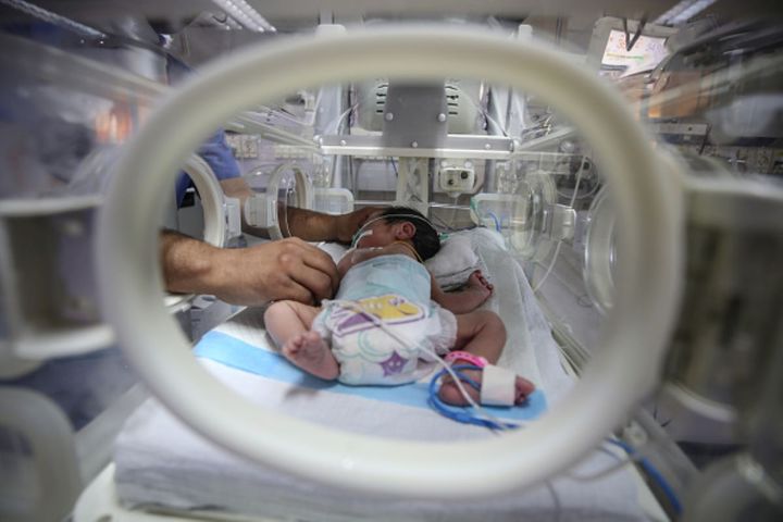 Fundaja Rodzić po Ludzku alarmuje, że matki są izolowane od noworodków