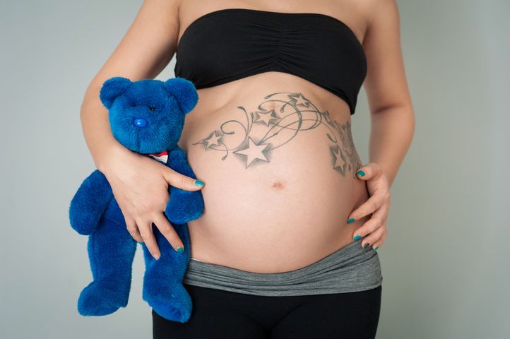 Czy w ciąży można zrobić sobie tatuaż i masaż?