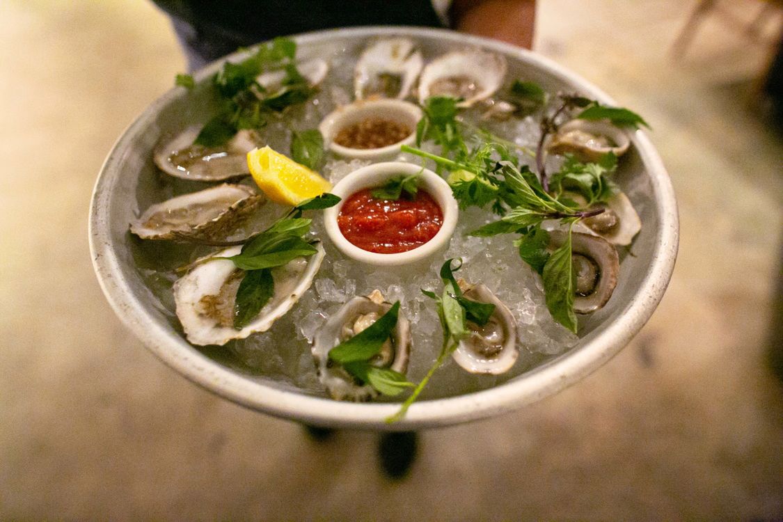 W restauracji tego dnia zamówiono 1200 ostryg