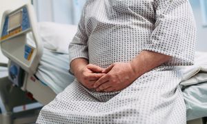 Zwiększa ryzyko nowotworów. Wpływa na procesy zapalne i uszkadza DNA komórek