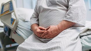 Zwiększa ryzyko nowotworów. Wpływa na procesy zapalne i uszkadza DNA komórek