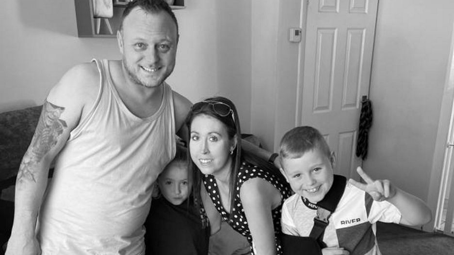 Rodzice zmarli jedno po drugim w ciągu czterech tygodni