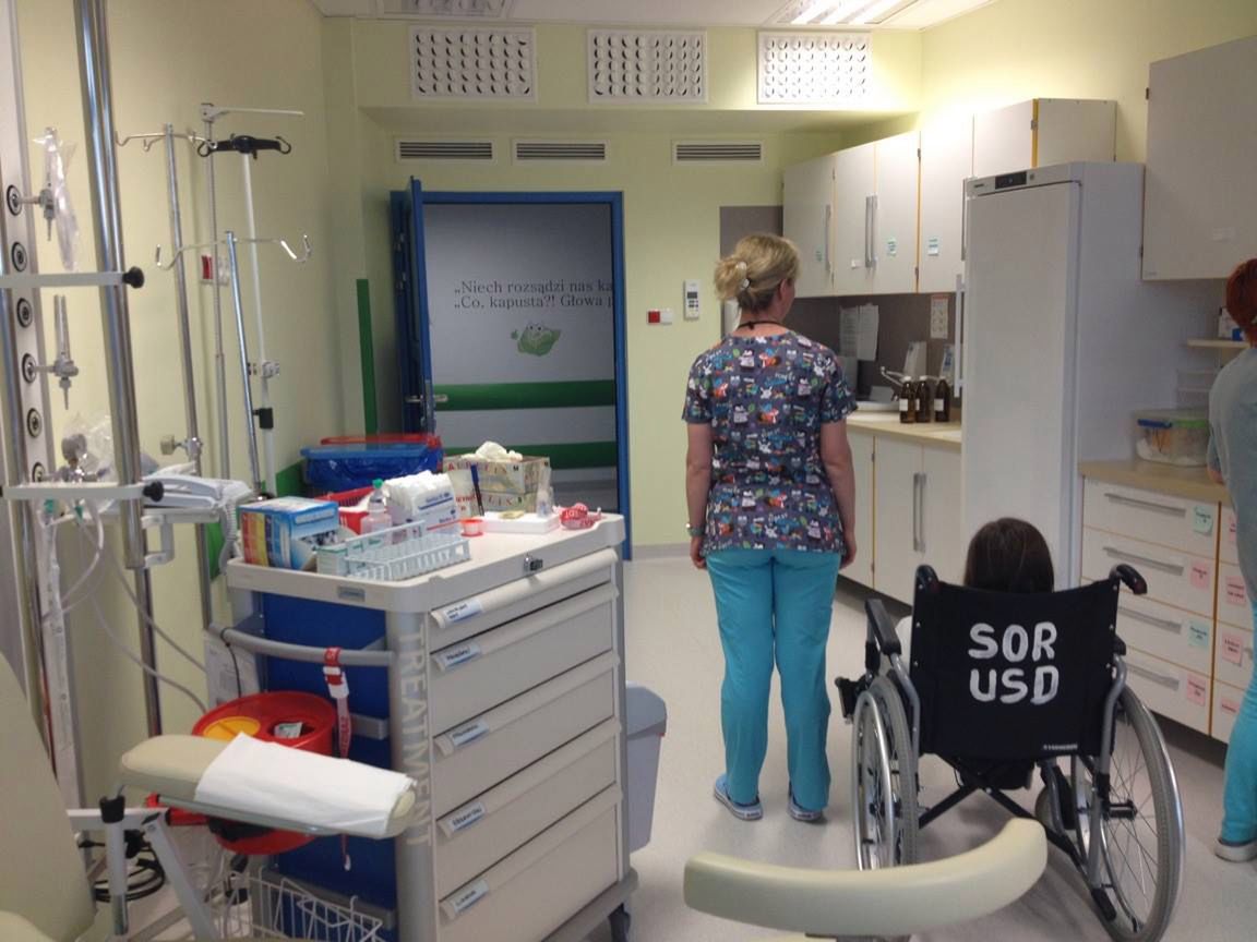 Iga co dwa tygodnie zażywa lek ratujący jej życie