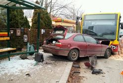 Pijany kierowca bmw wjechał w przystanek w Łodzi