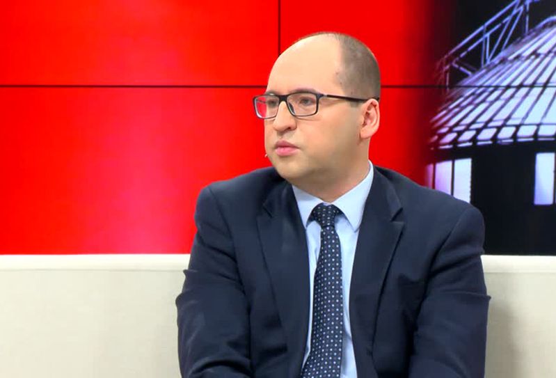 Adam Bielan: Tusk jest wygodny w UE, bo nic nie robi