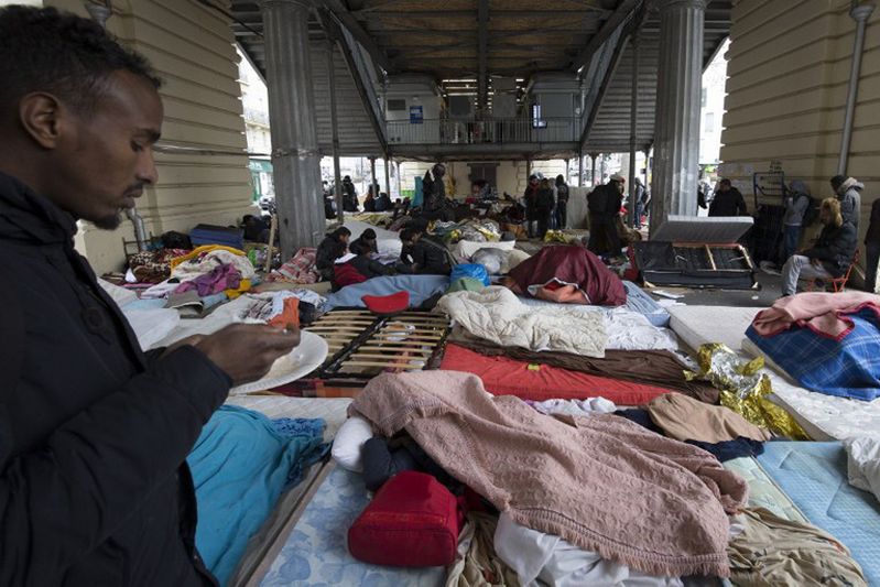 Władze Paryża zbudują obóz dla uchodźców