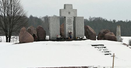 Ukraina. Po raz kolejny zniszczono pomnik Polaków w Hucie Pieniackiej