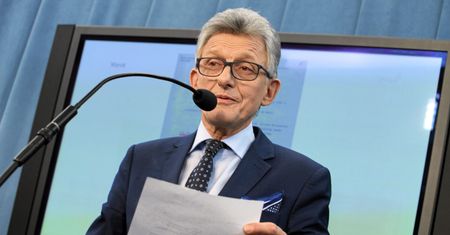 "Krosno przeprasza za Stanisława Piotrowicza". Protest przed biurem posła PiS