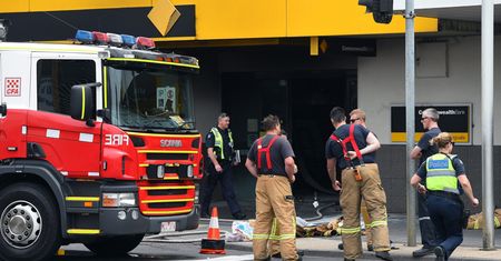 Mężczyzna podpalił wnętrze banku w Melbourne. 27 rannych