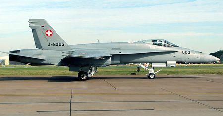 Szwajcarski samolot wojskowy F/A-18 Tiger zaginął w Alpach