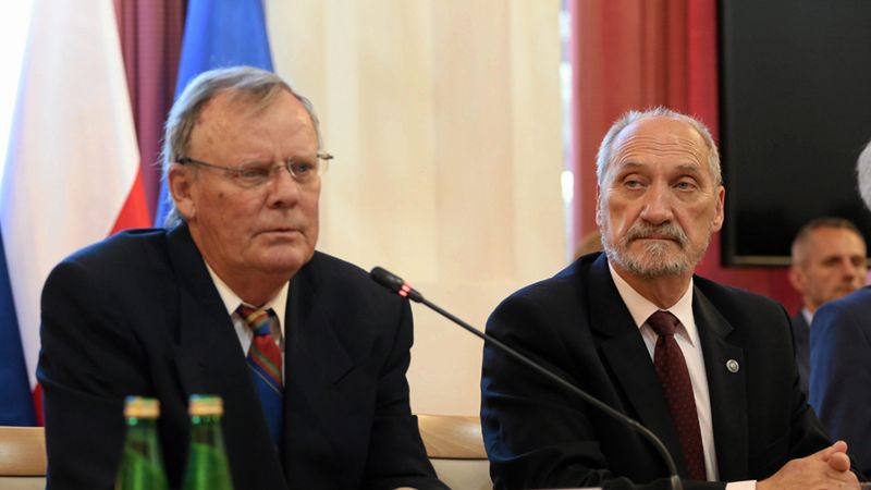 Wacław Berczyński i szef MON Antoni Macierewicz.