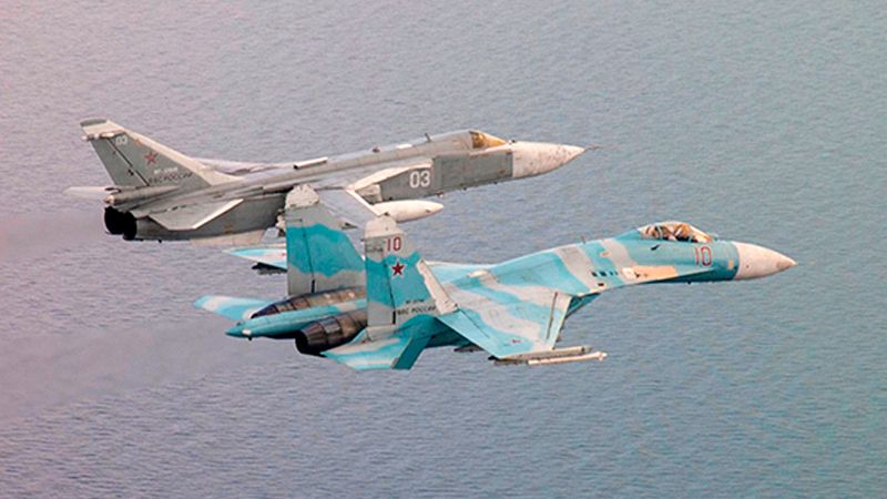 Rosyjskie samoloty Su-24 i Su-27.