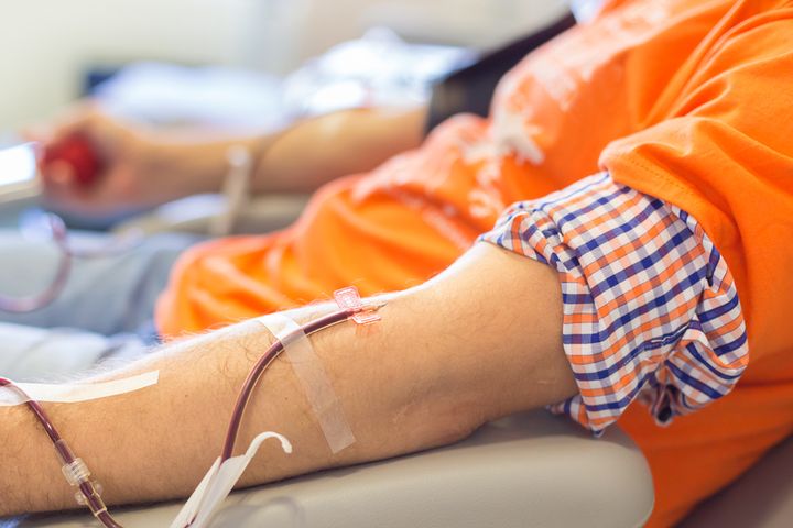 Co dzieje się z nadwyżkami oddanej krwi? Kontrowersje wokół polskiego krwiodawstwa