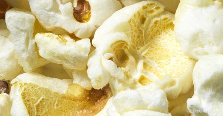 Popcorn zamiast kolacji? Zdziwisz się, jak wpływa na sylwetkę i głód