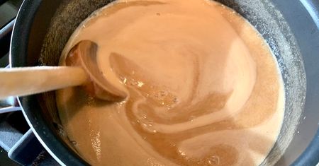 Produkty, które dewastują wątrobę. Prowadzą do stłuszczenia, marskości, a nawet raka