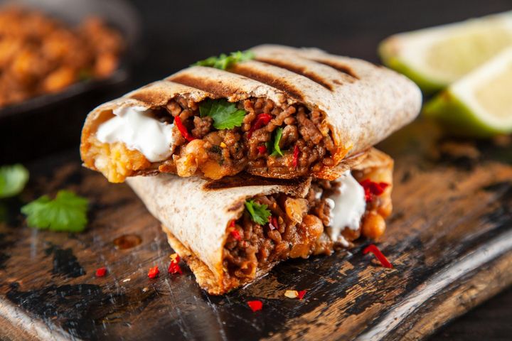 Burrito to popularna meksykańska i południowoamerykańska potrawa, która występuje najczęściej w roli obiadu lub kolacji, czasem także przekąski