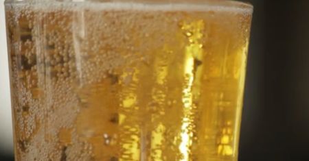 Co się dzieje w twoim organizmie, kiedy całkowicie rezygnujesz z alkoholu? (WIDEO)