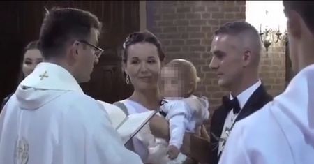 Wideo z chrztu robi furorę w internecie. "Ty tłuku jeden" – powiedział ksiądz do ojca dziecka
