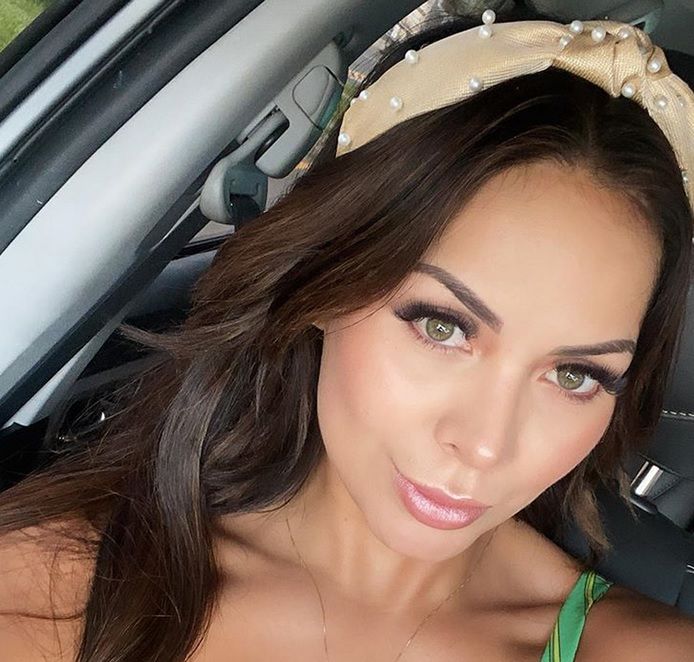 Modelka zastosowała preparat na porost rzęs