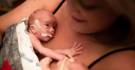 Eksperci nie mają wątpliwości. Kangurowanie wzmacnia odporność wcześniaków