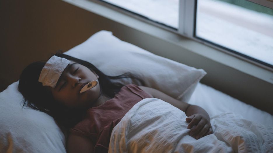 Objawy covid u dzieci mogą być groźne i prowadzić do śpiączki.