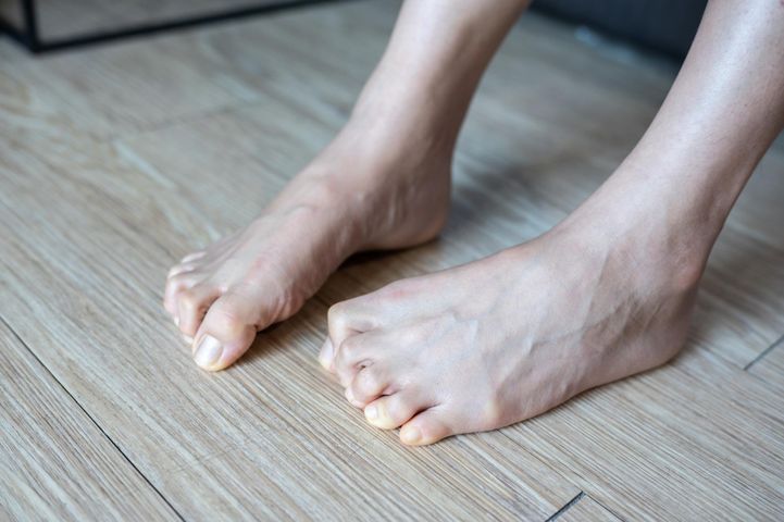 Zimne stopy mogą świadczyć o jednej z czterech chorób.