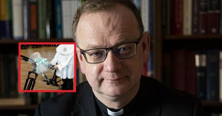Broni wystawnych komunii. Postuluje, by uroczystości były "w miarę możliwości huczne"