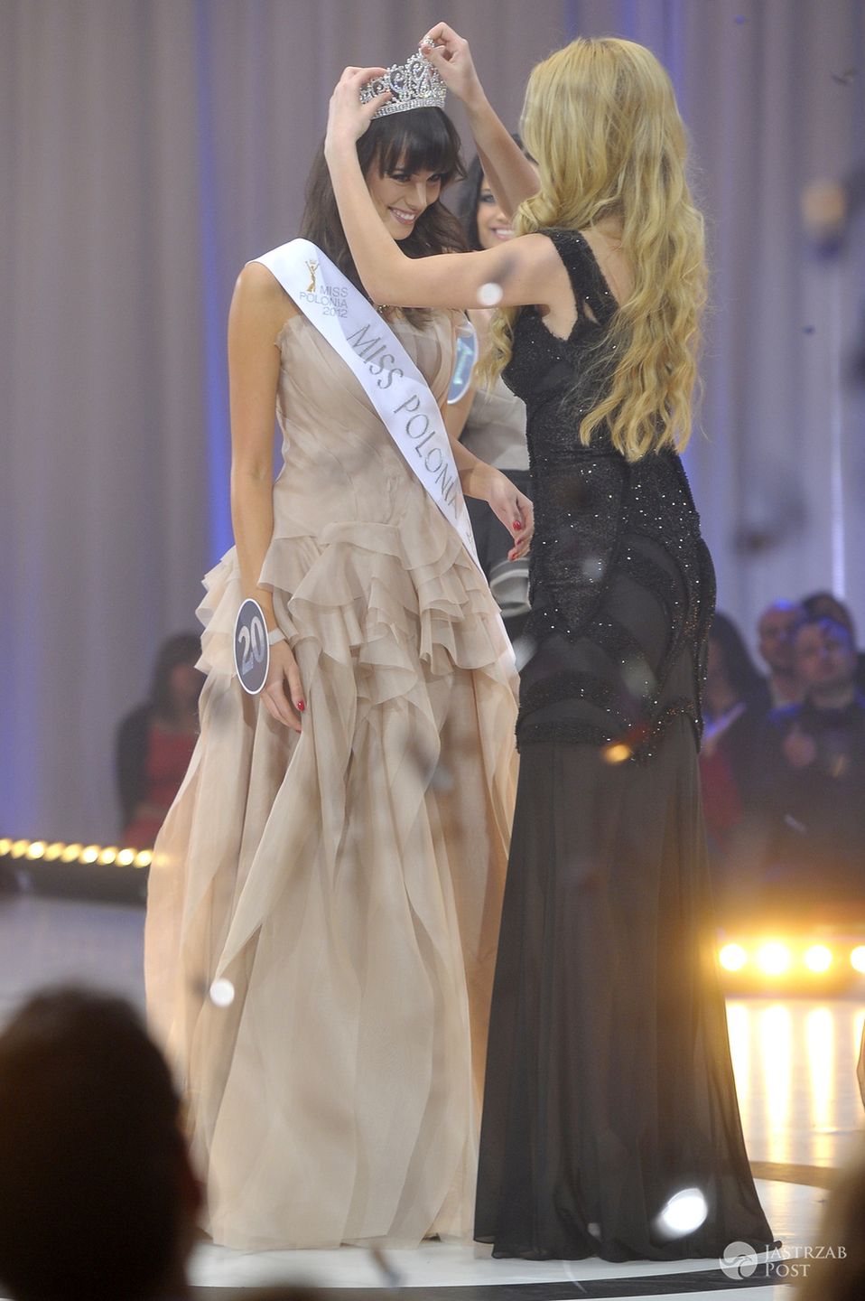 Paulina Krupińska - Miss Polonia 2013 (koronę przekazała Marcelina Zawadzka)