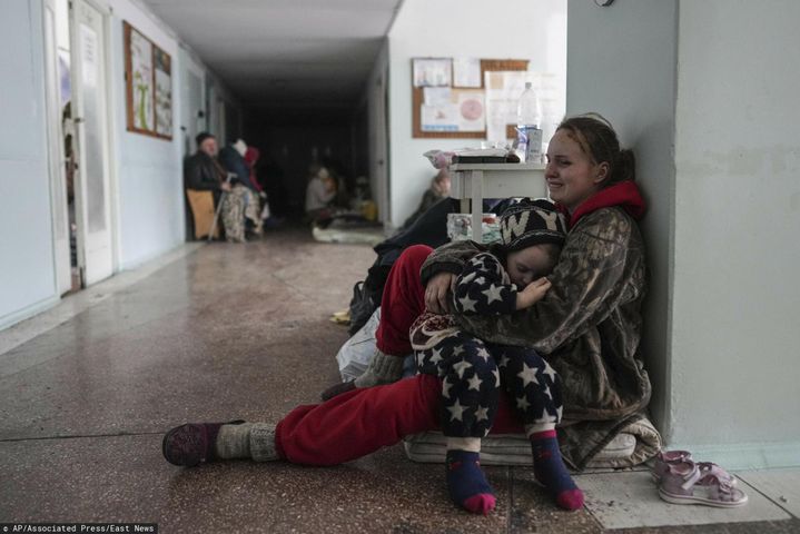 Anastasia trzyma w ramionach swoje jedyne dziecko, które przeżyło rosyjski atak. Zdjęcie zrozpaczonej matki obiegło świat