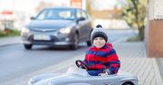 Kurtka niebezpieczna dla dziecka w foteliku samochodowym