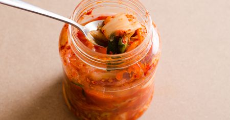 Kimchi. Zdrowa potrawa pełna witamin i składników mineralnych (WIDEO)