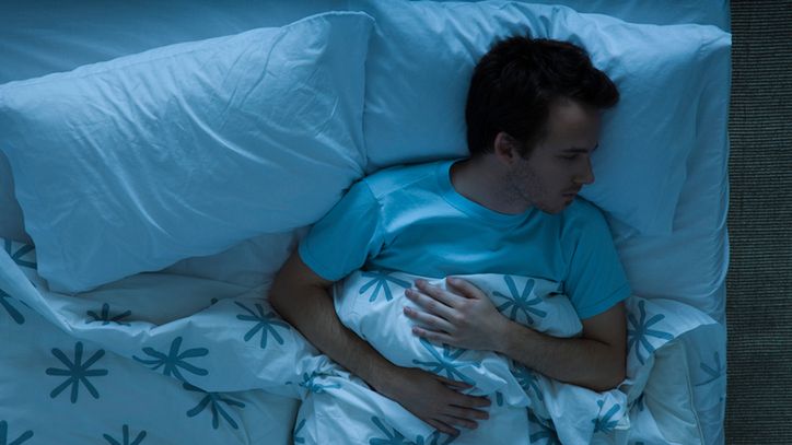 Polucje nocne to mimowolny wytrysk w czasie snu.