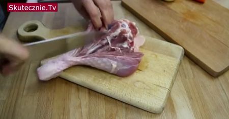 Zapiekanka z indyka z kaszą w pomidorach (WIDEO)