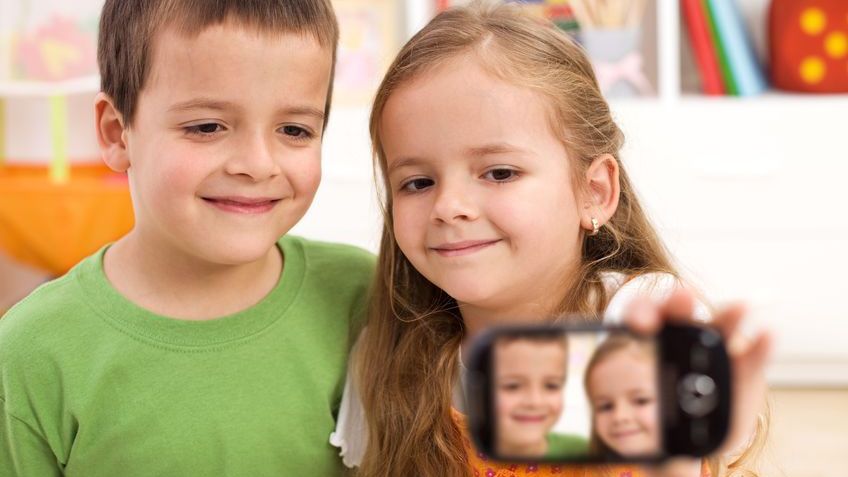 Jakich zdjęć dziecka nie powinieneś wrzucać do sieci?