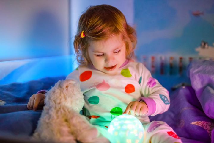Jak mózgi dzieci reagują na nocne pobudki?