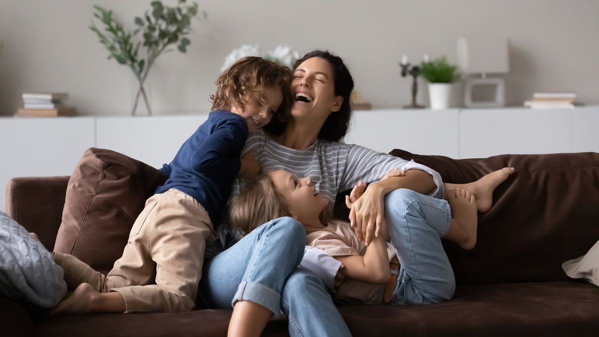 Hormon szczęścia, czyli endorfiny należą do grupy peptydowych hormonów. Ich produkcja następuje w mózgu.