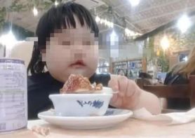 Chińscy rodzice zmuszają 3-latkę do jedzenia, aby mieć więcej polubień na Instagramie