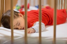 Niebezpieczne śpiworki dla niemowląt. Sprawdź przed zakupem