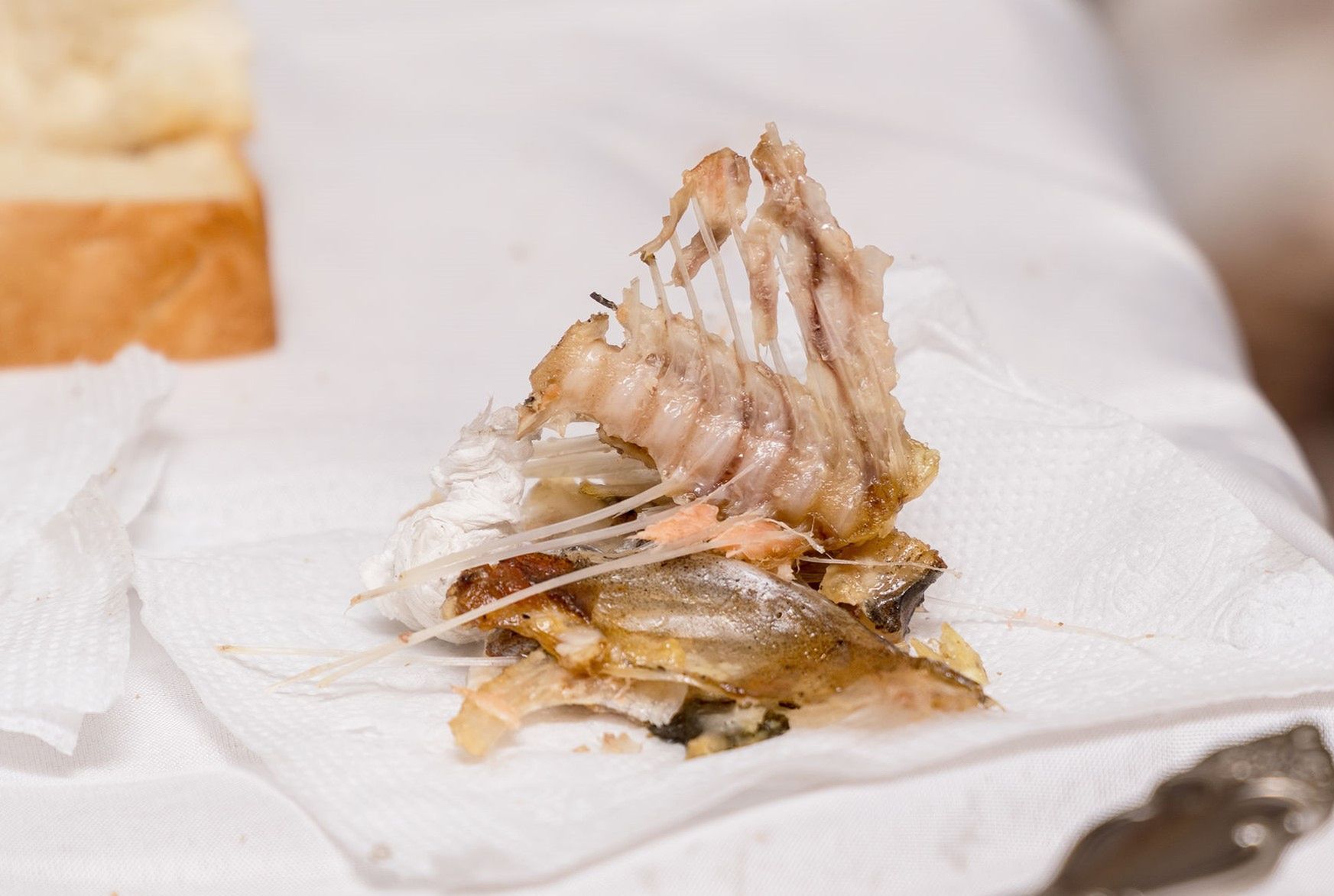 Ość może okazać się bardzo trudna do wyjęcia. Wtedy należy niezwłocznie udać się z poszkodowanym na SOR