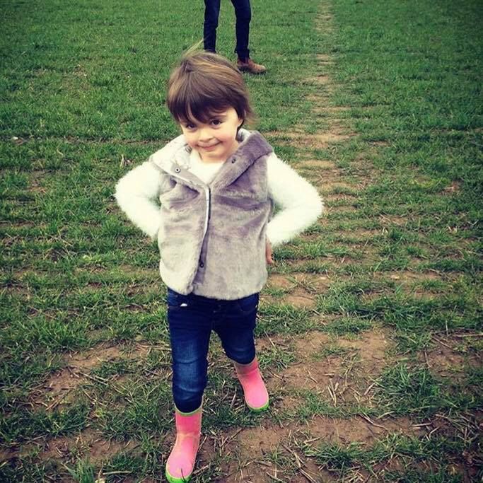 Ava była pogodnym dzieckiem. Uwielbiała tańczyć i podróżować