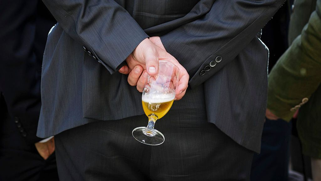 Szacuje się, że ok. 2,5 mln Polaków nadużywa alkoholu