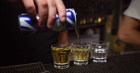 Wódka plus energetyk. Mieszanka zabójczo niebezpieczna