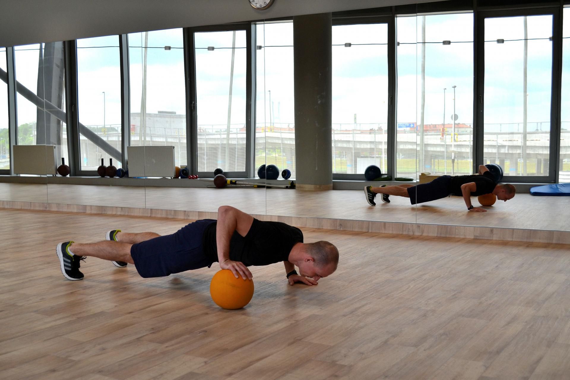 Pompka z piłką - ruch 2