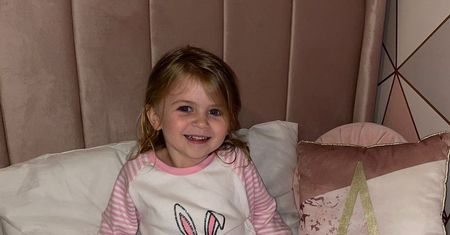 Trzylatka zmarła we śnie. "Była zdrową małą dziewczynką i po prostu spokojnie zasnęła"